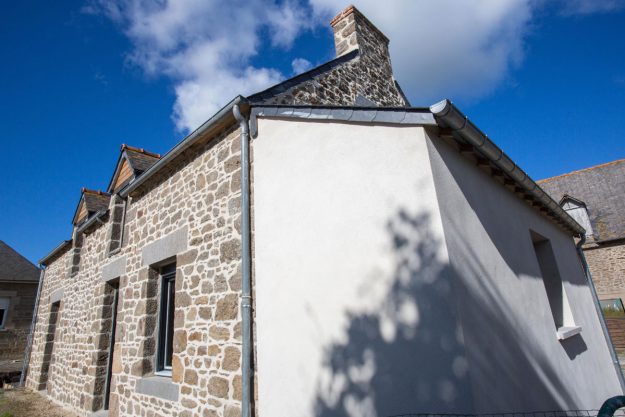 Extension d'une maison et rejointoiement des façades à Saint-Méloir-des-Ondes